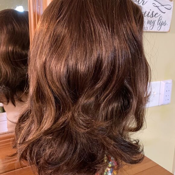 Brown wavy wig. Combs smoothly like hair.  Not sure if it's real/synthetic. - Picture 6 of 14